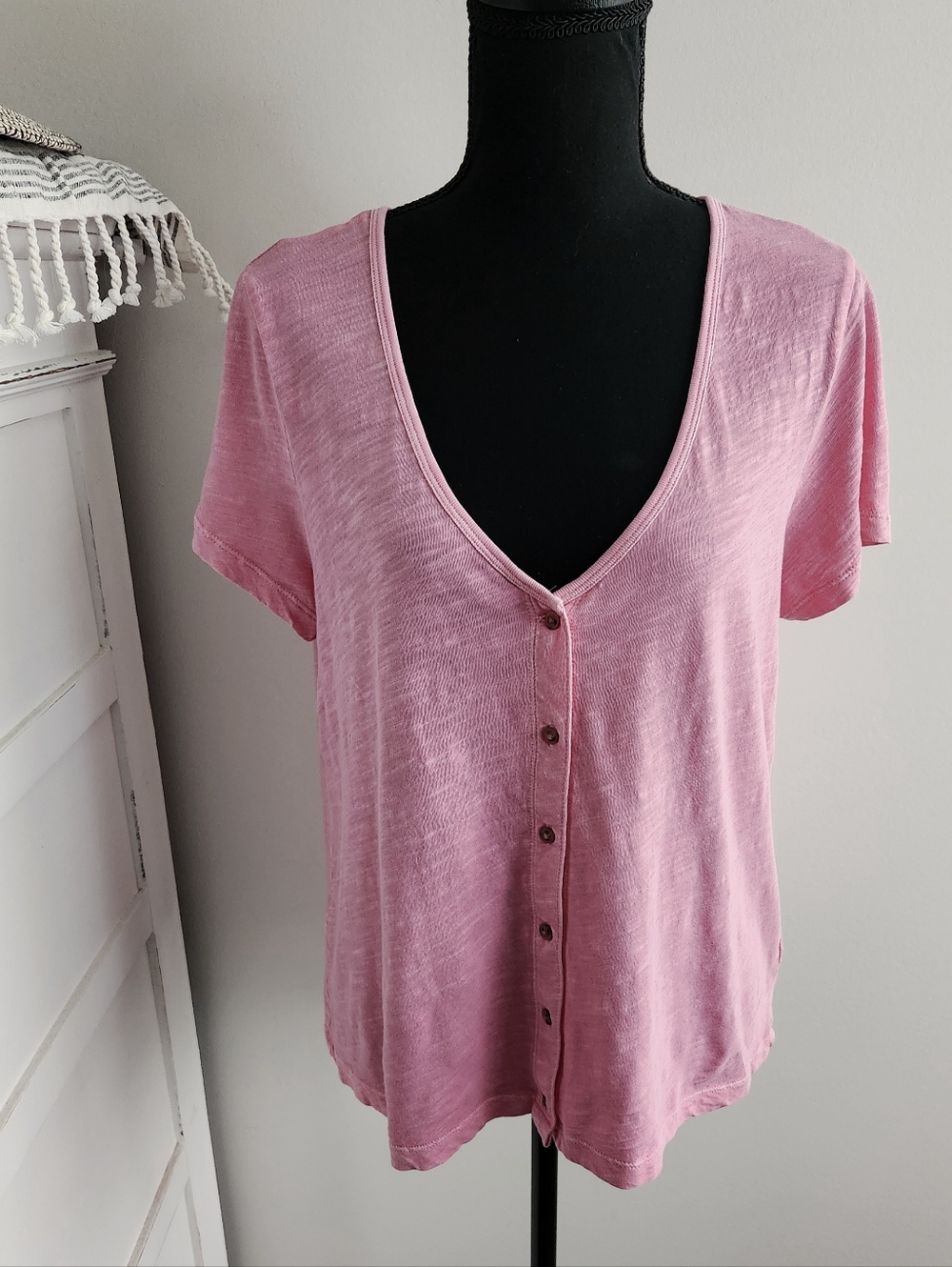 OLD NAVY V-NECK BUTTON UP TEE